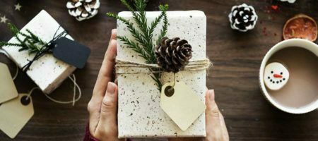 Beauty- und Wellnessgeschenke mit Aufklebern versehen