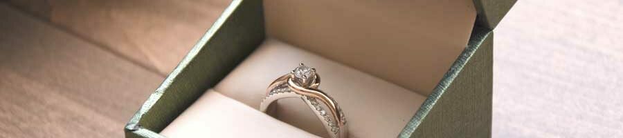 Ausgefallener Schmuck: Ringe & Ohrstecker aus Beton